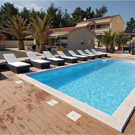 Paradise Vanesa Hotel Vir