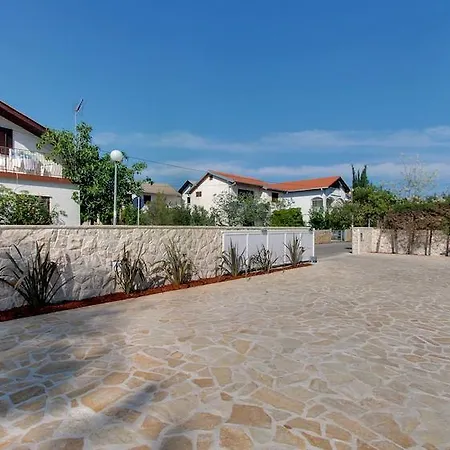 Paradise Vanesa Hotel