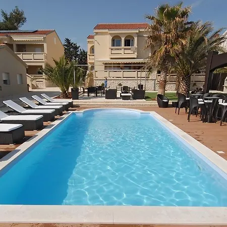 Paradise Vanesa Hotel 3*
